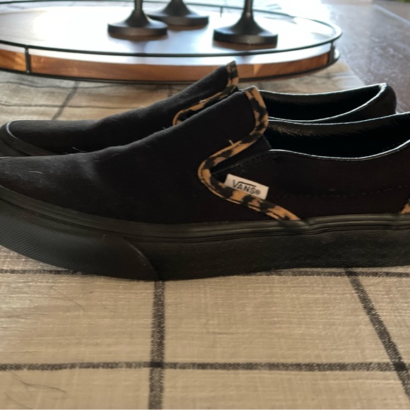 Custom Vans - Picture 3 of 6